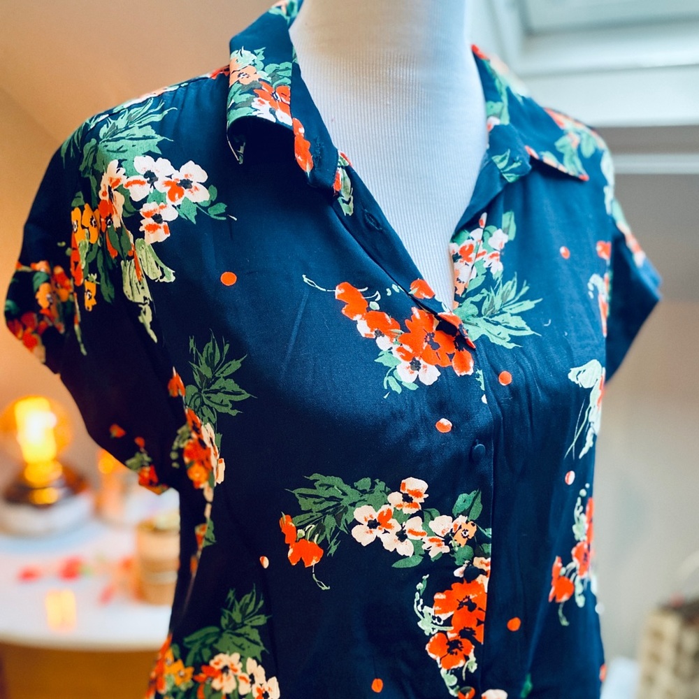 Short sleeved floral blouse
